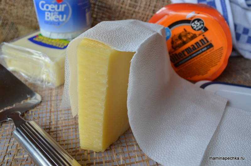 Как сохранить сыр в холодильник свежим. Сыр в холодильнике. Хранение домашнего сыра. Домашний сыр длительного хранения. Хранение сыра в холодильнике.